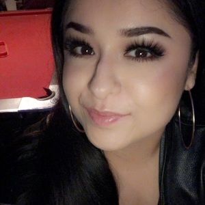 Meet your Posher, Zaira